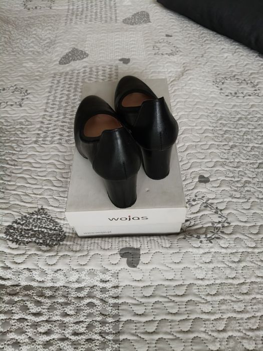Czarne skórzane czółenka rozmiar 37,5
