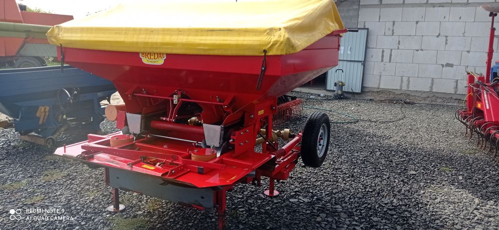 Розкидач добрив навісний