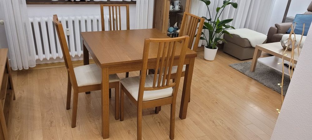 Stół rozkładany plus 4 krzesła