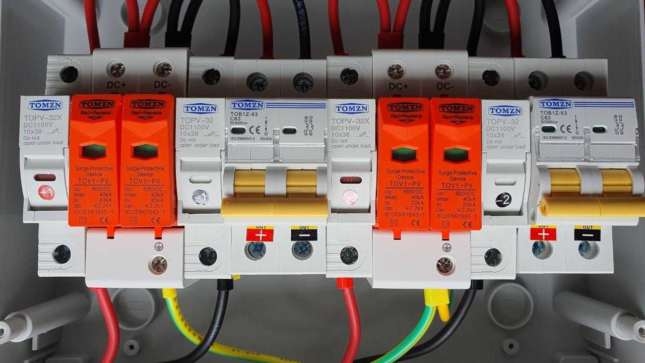 Бокс защита солнечных панелей, Tomzn 600-1000v 2 входа 2 выхода 25-32А