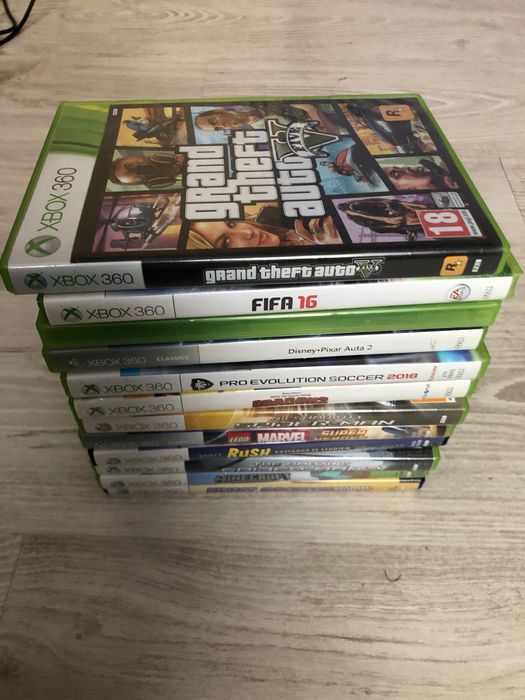 Xbox 360 z dwoma padami kinectem i padami i z zestawem gier