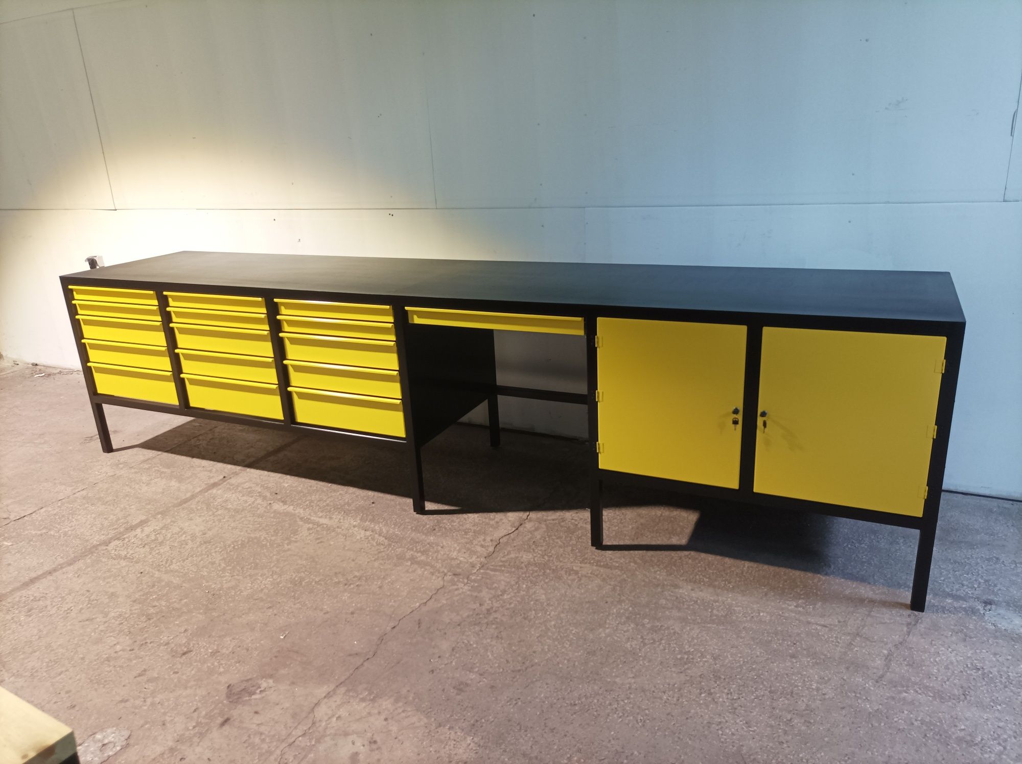 Konkretny stół warsztatowy metalowy 400cm x 80cm . 220kg