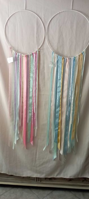 Łapacze snów ze wstążkami do pokoju dziewczynki