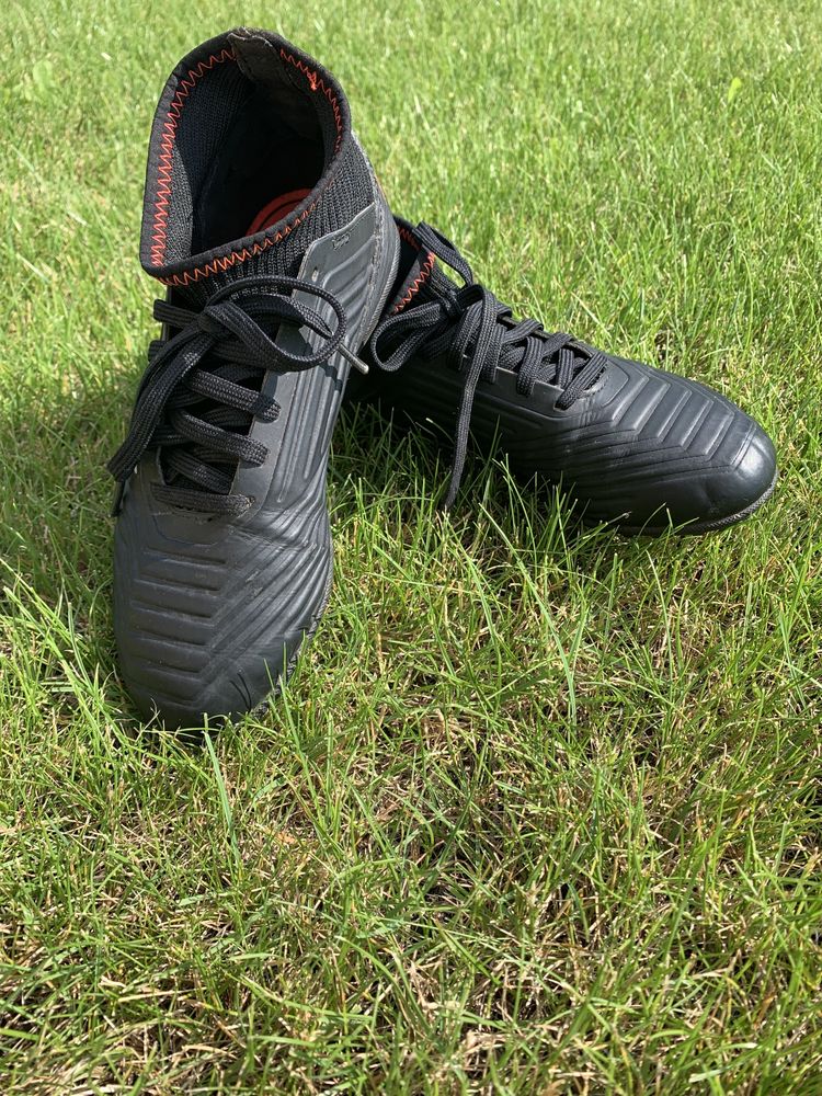 Сороконіжки adidas ,,PREDATOR,, 33 розмір