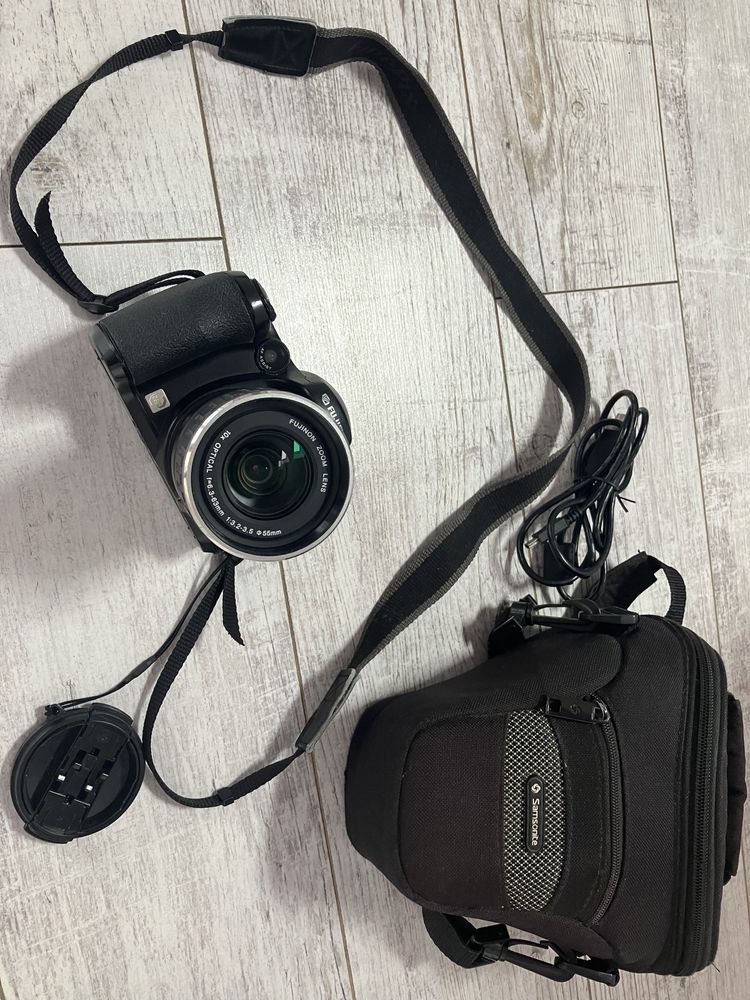 Fuji FinePix S5600 aparat fotograficzny z akcesoriami w pelni sprawny.