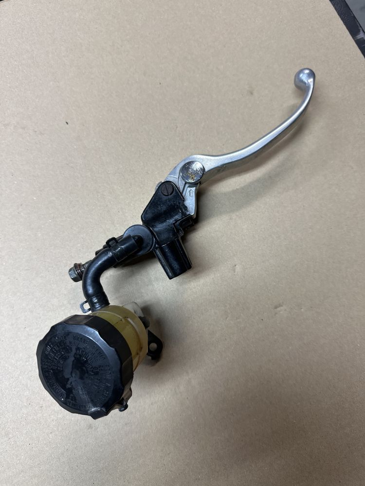 Yamaha R6 RJ03 pompa hamulca Przód Przednia