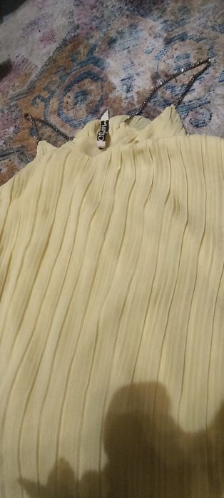 Żółta bluzka na ramiączkach