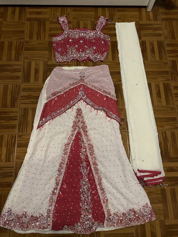 Lengha rosa e branco com brilhantes