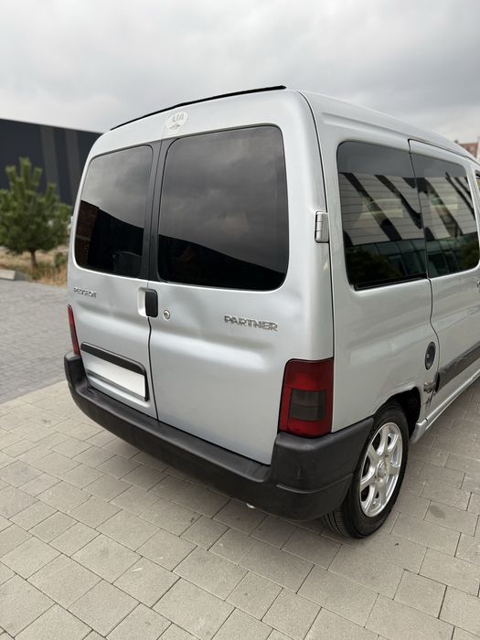 Автомобіль Peugeot Partner
