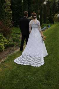 Suknia ślubna z trenem rozmiar 36-38 + dwa bolerka