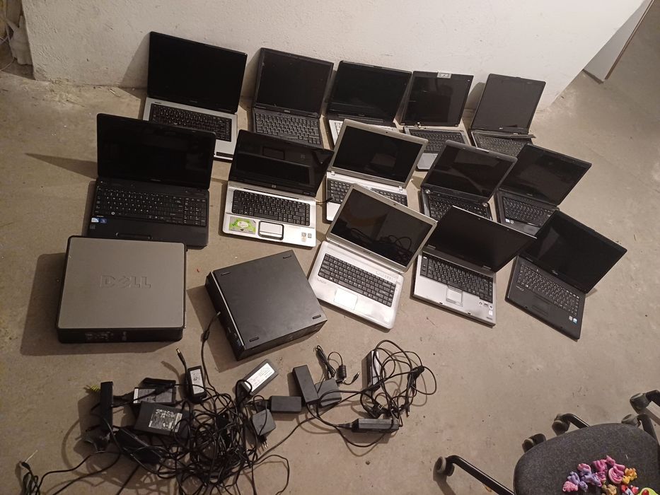 Laptopy , zasilacze uszkodzone