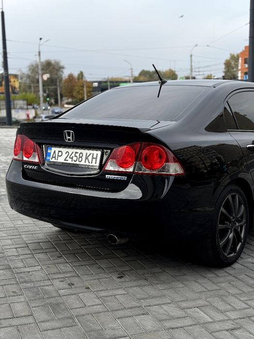 В продаже Honda Civic 2008 года 1.3 гибрид