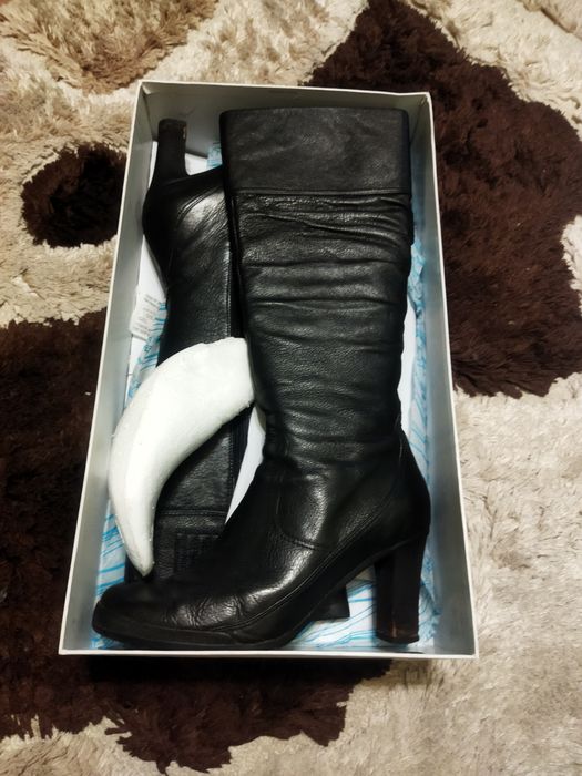 Продам женские сапоги.