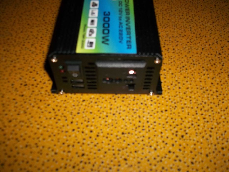 инвертер новый рабочий 220 вольт от АКБ