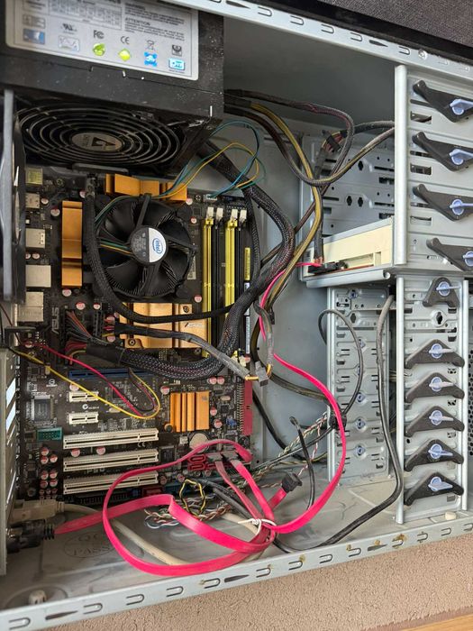 Niekompletny komputer, 8gb ram, intel c2q q9400, radeon r9 270x