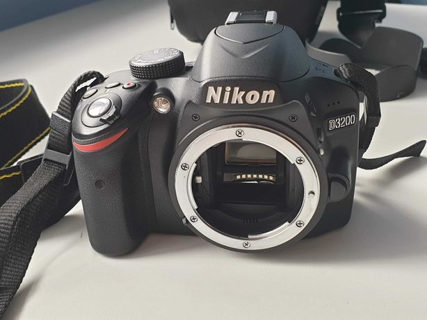 Nikon D3200 + AF-S DX Nikkor 18-105mm, mało używany, w bdb stanie
