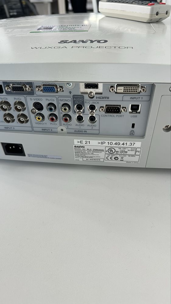 Projektor Sanyo PLC-ZM5000L