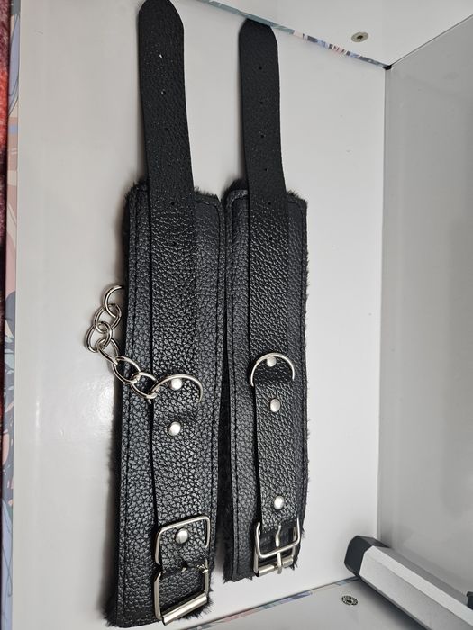 Новые, стильные наручники для фотосесий или различных игр