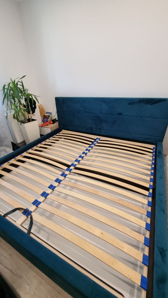 Łóżko z materacem 2x2m