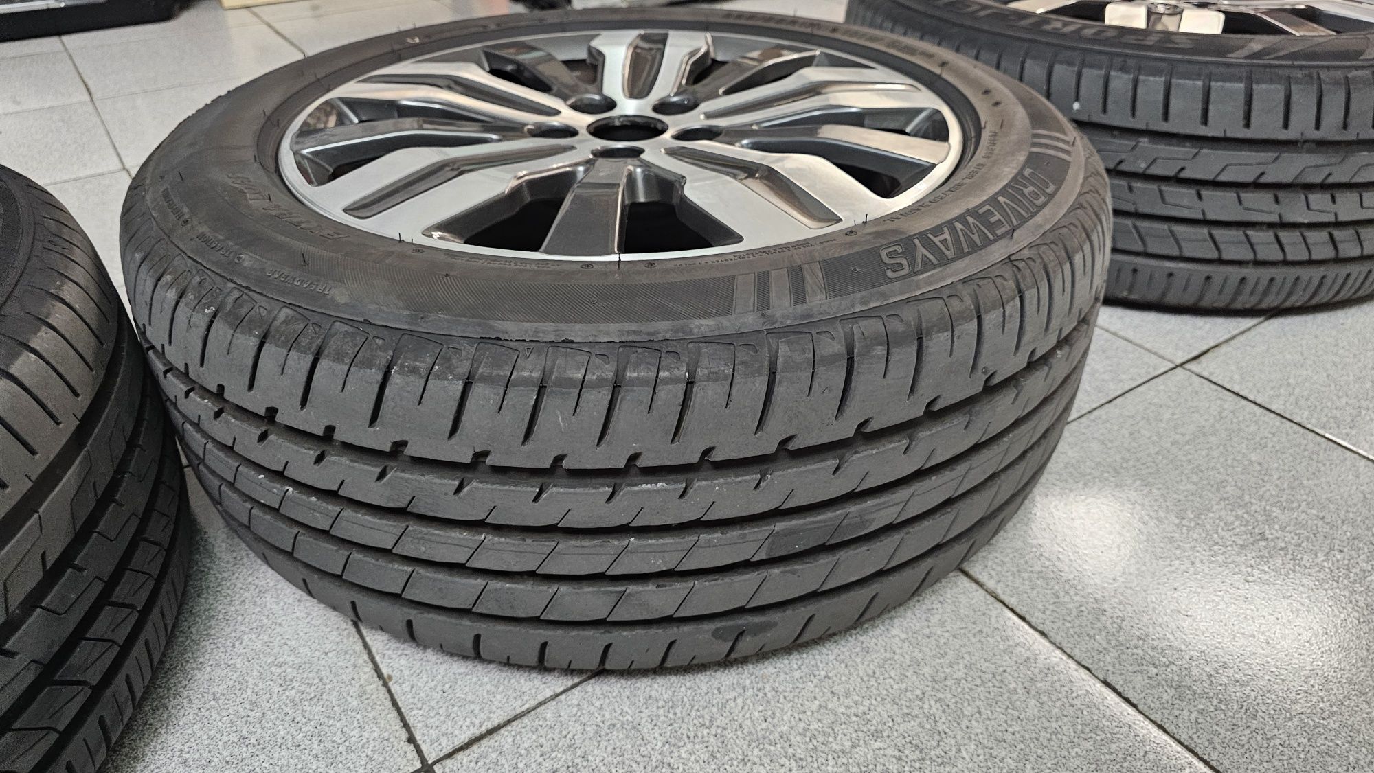 Jantes 17" ORIGINAIS PEUGEOT 508 com pneus novos.