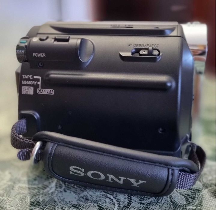 Vendo Handycam SONY com mala de transporte