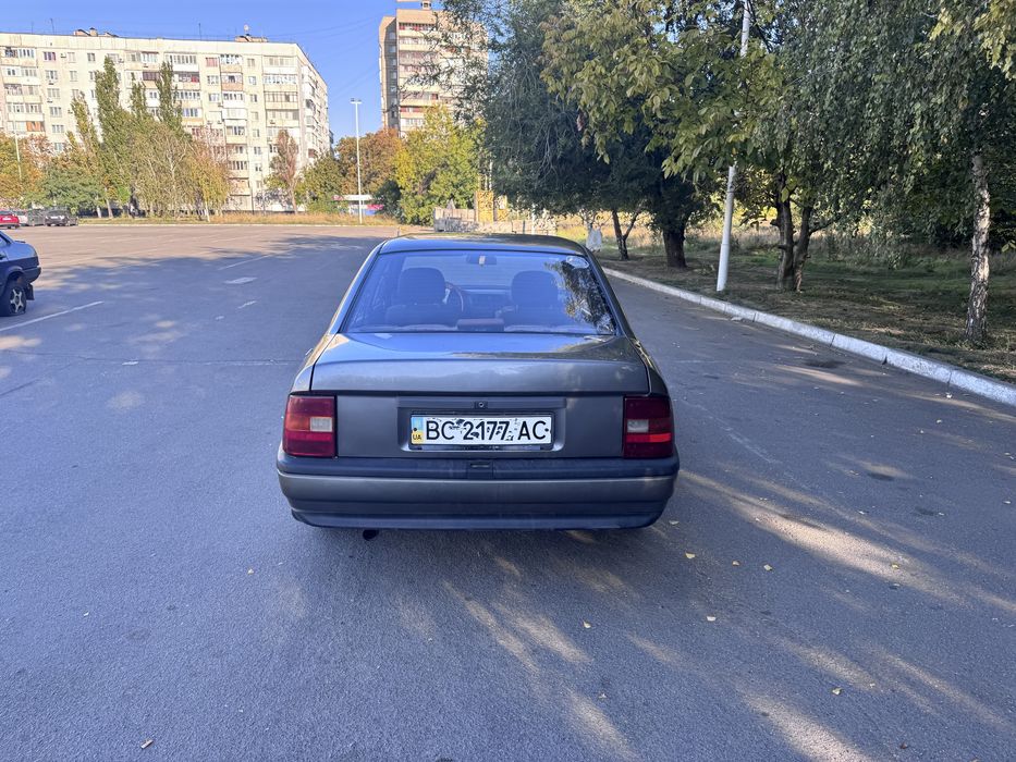 Продам Опель Вектру натбензине на полном ходу!!!