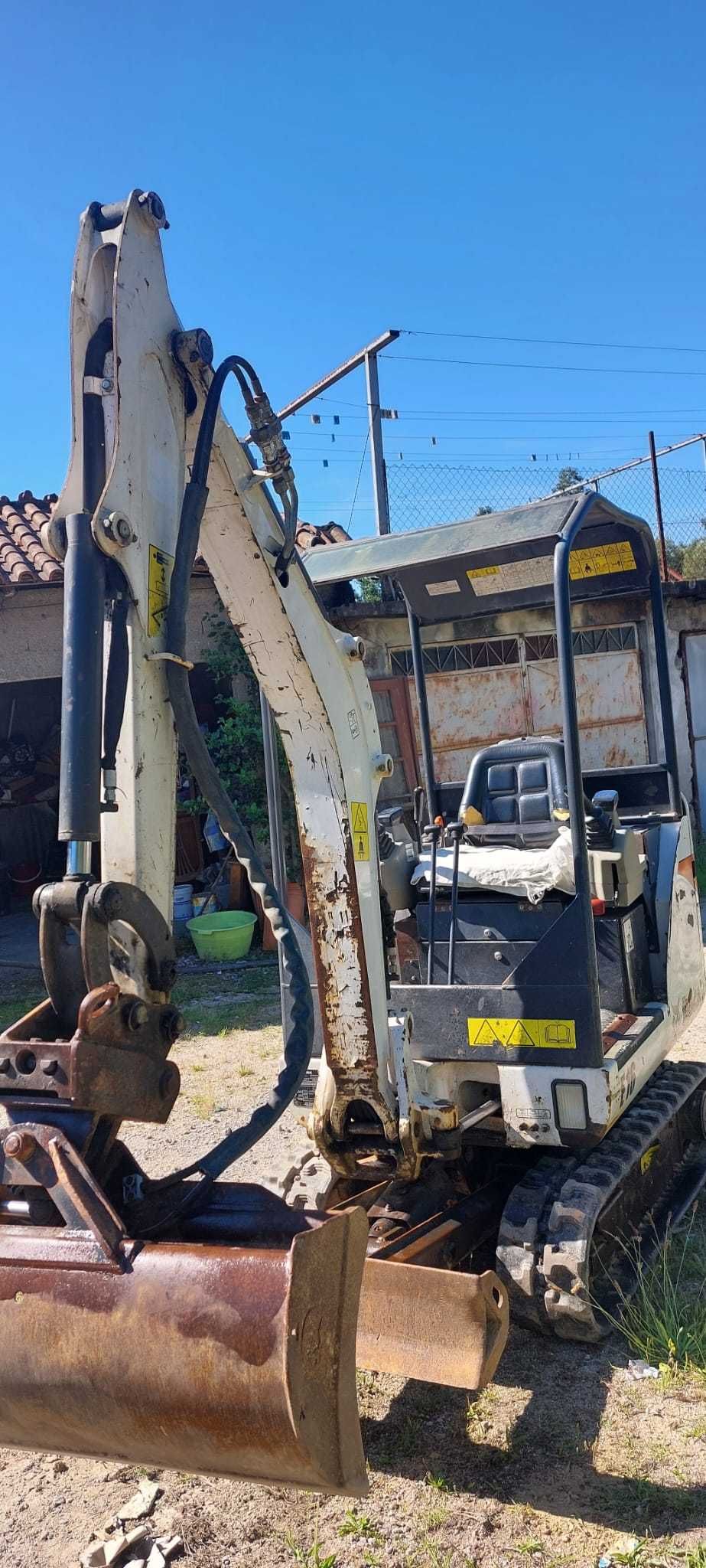 Giratório Bobcat 1600kg