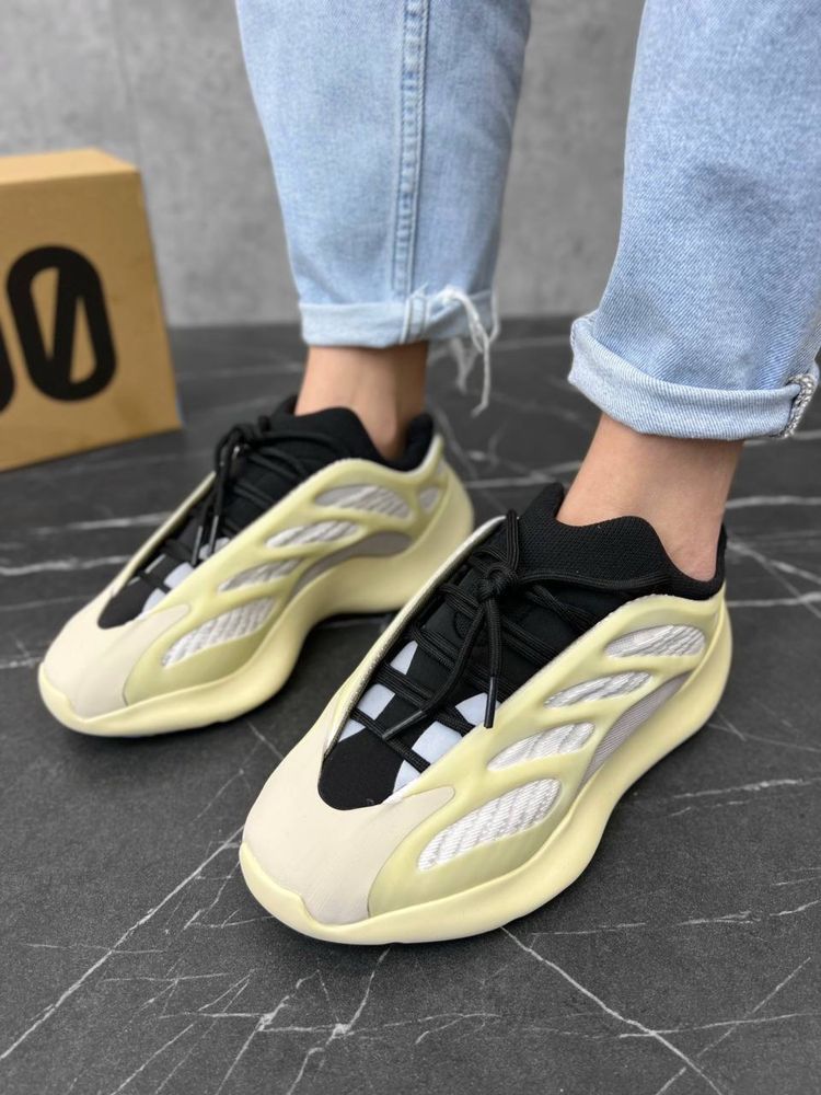 Adidas Yeezy boost 700 жіноче взуття , ізі бутс 700