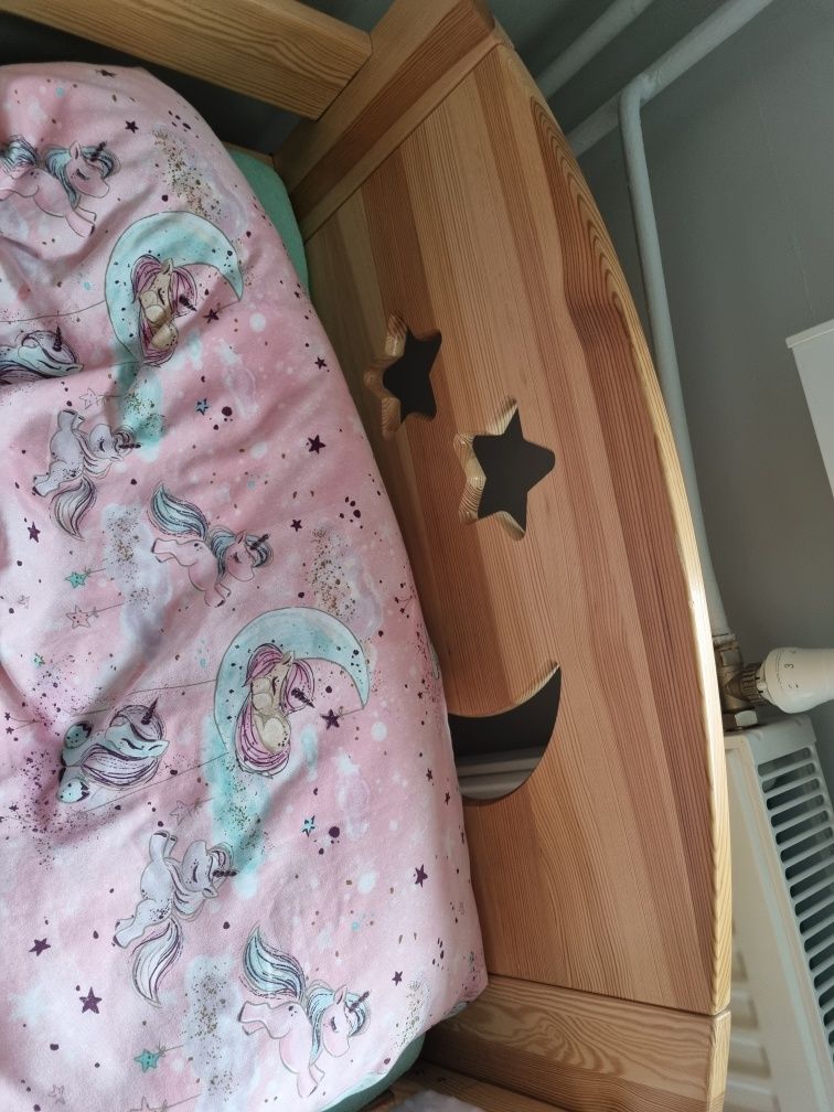 Łóżko dziecięce 180x90 plus materac prześcieradła