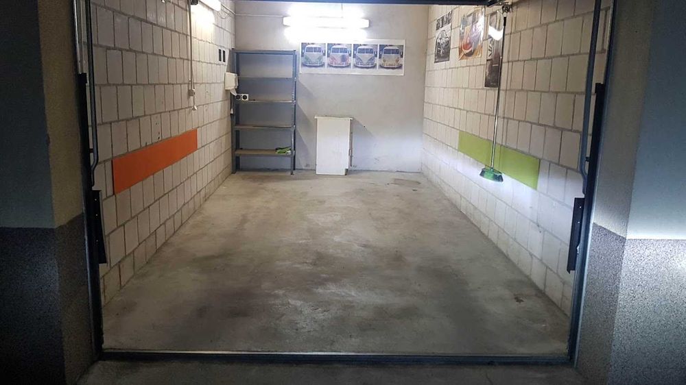 GARAŻ brama uchylna, prąd, wysoki sufit, suchy i ciepły, szeroki wjazd