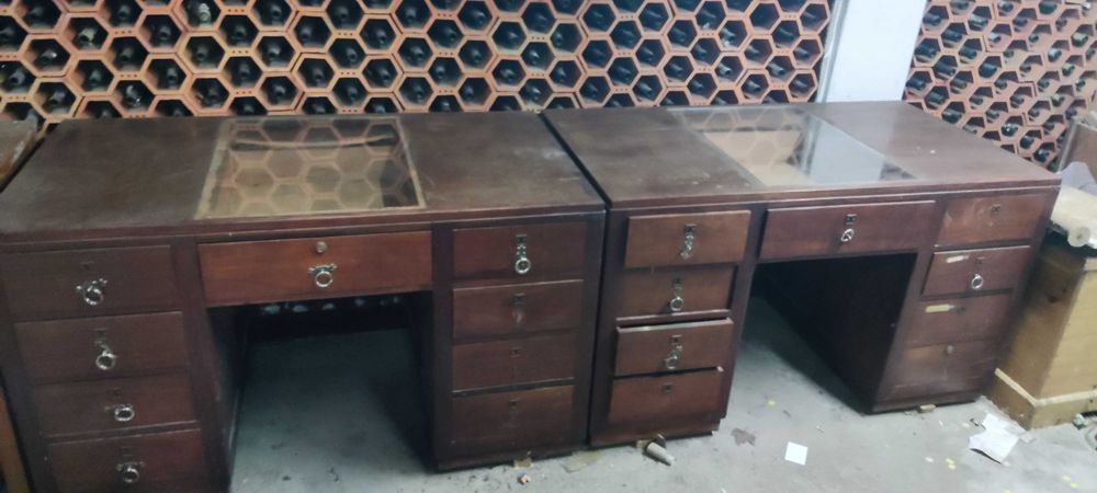 Três Secretárias Vintage com Gaveta Expositora