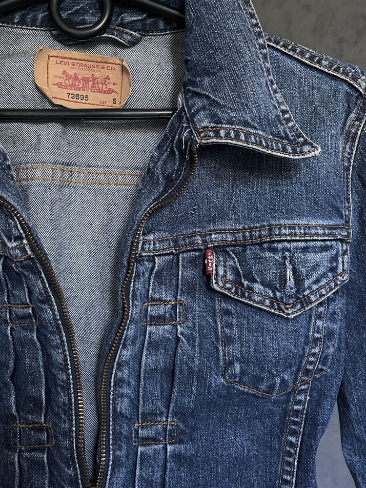 Вкорочена джинсовка Levis джинсова куртка сорочка