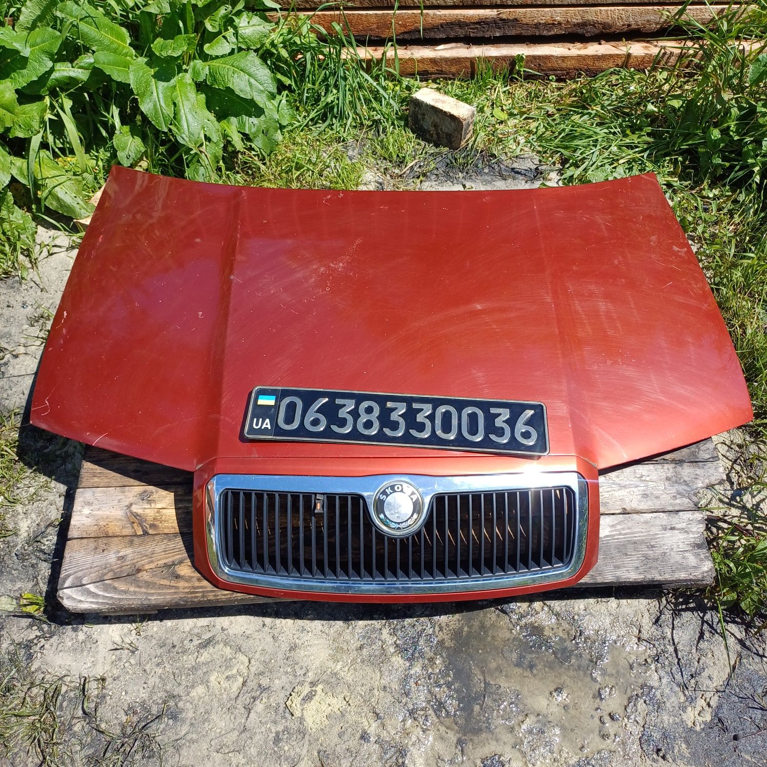 Skoda fabia 1 капотр з решіткою