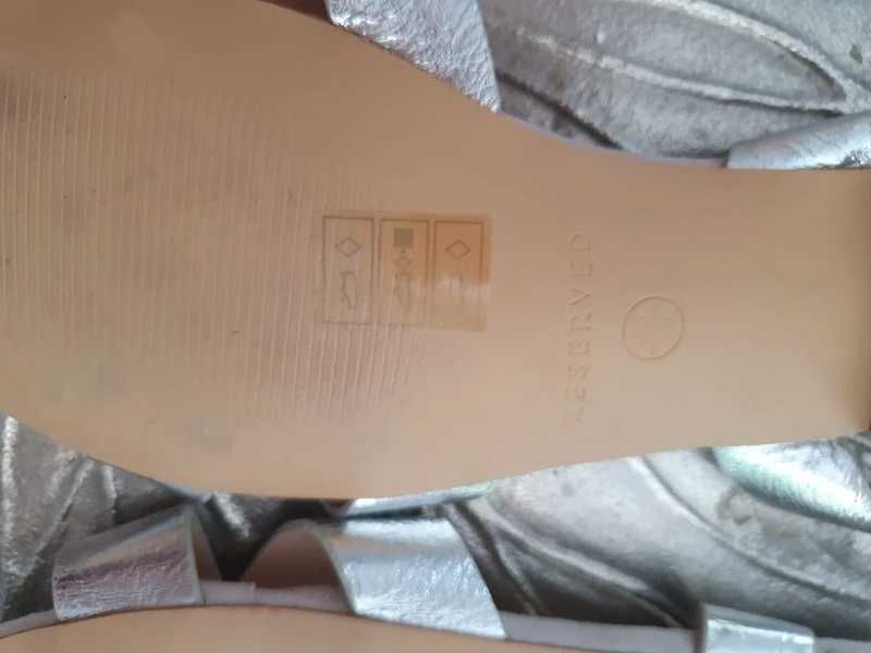 Sandałki srebrne Reserved