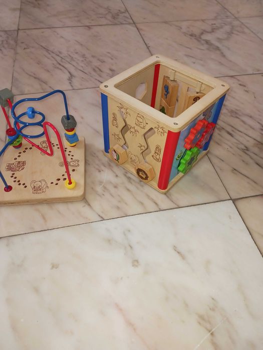 Brinquedo caixa educativa