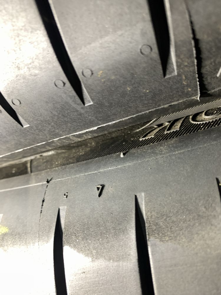 Шини б/у літо RUNFLAT  255/40 19 Hankook ventus s1 evo 3