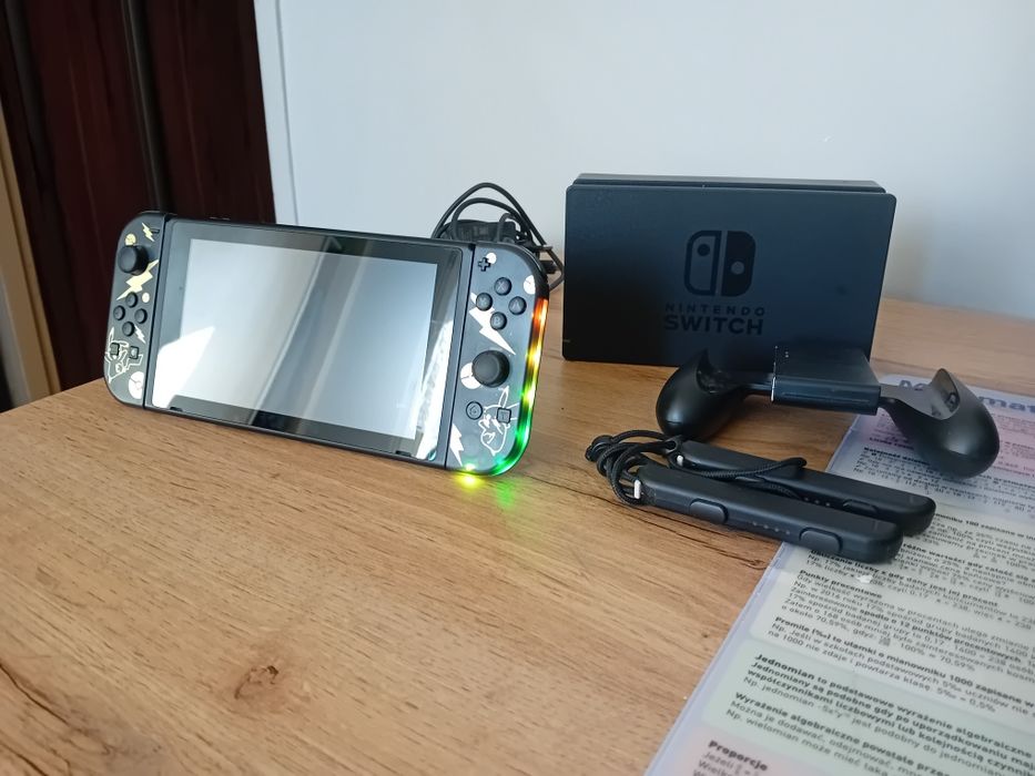 Nintendo switch z customowymi joy conami.
