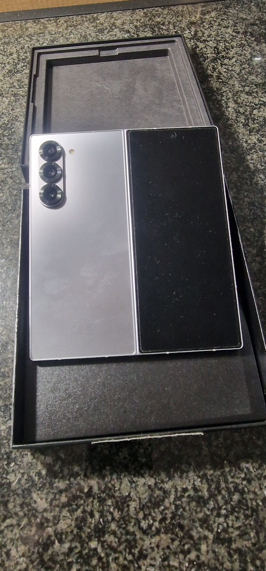 Samsung Z Fold 6 ainda com 2 anos garantia