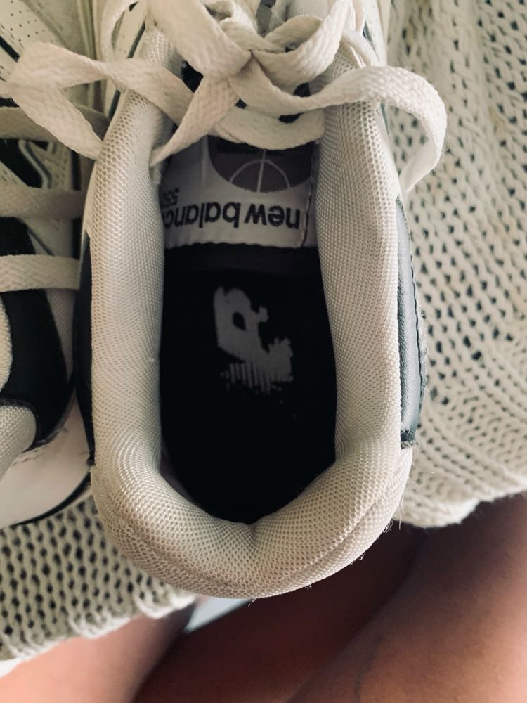 Tenis da new balance, um pouco sujo na sola,só aceito dinheiro em mão,