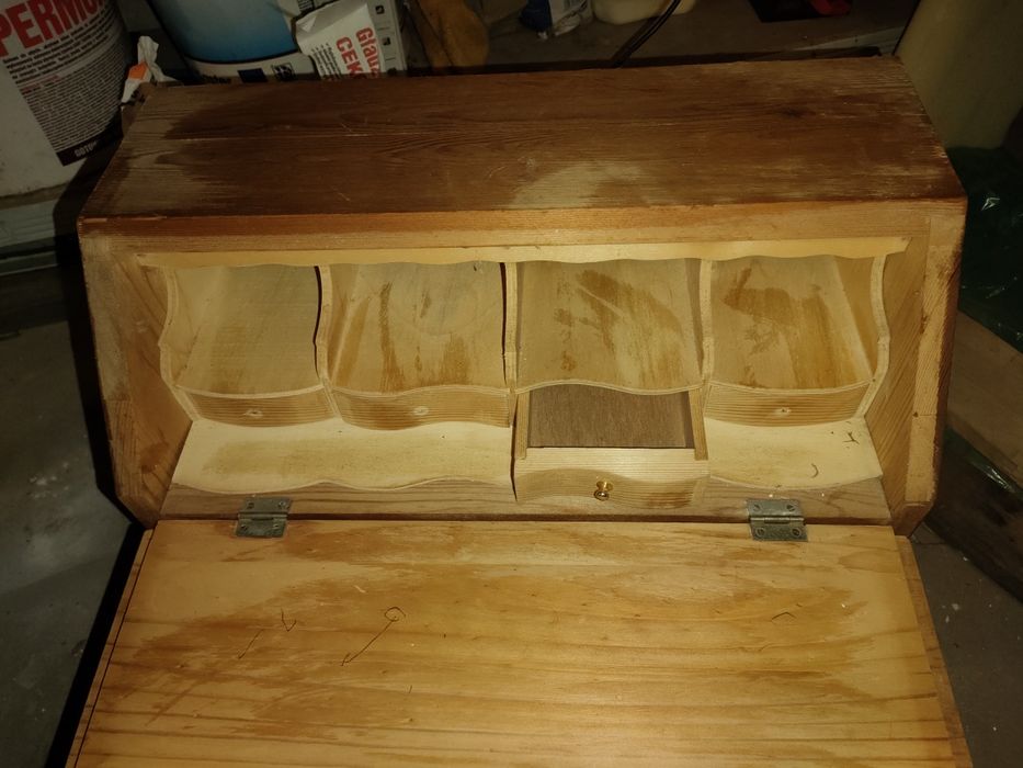 Drewniany sekretarzyk