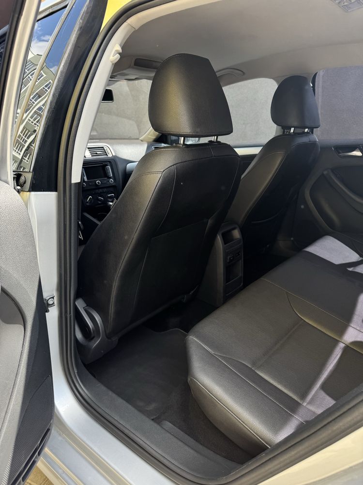 Продаж VW jetta 2.0 дизель автомат 2011 рік