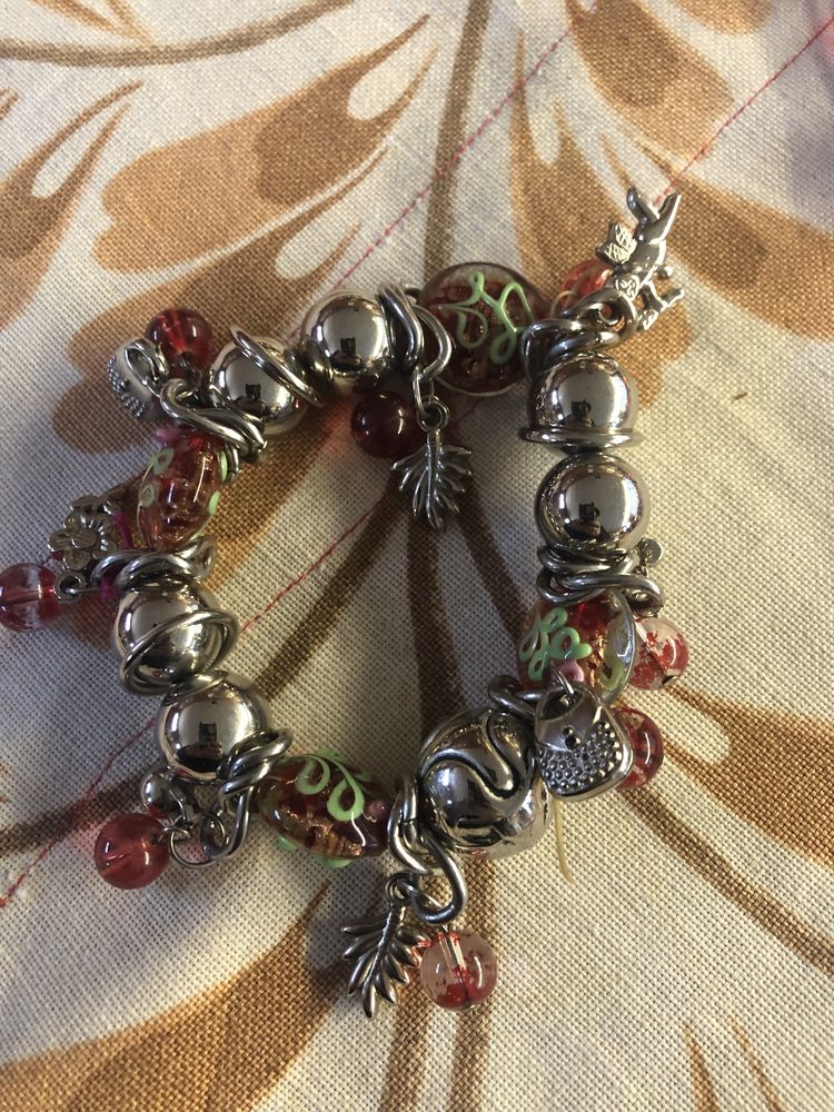 Pulseiras e colar + cinto