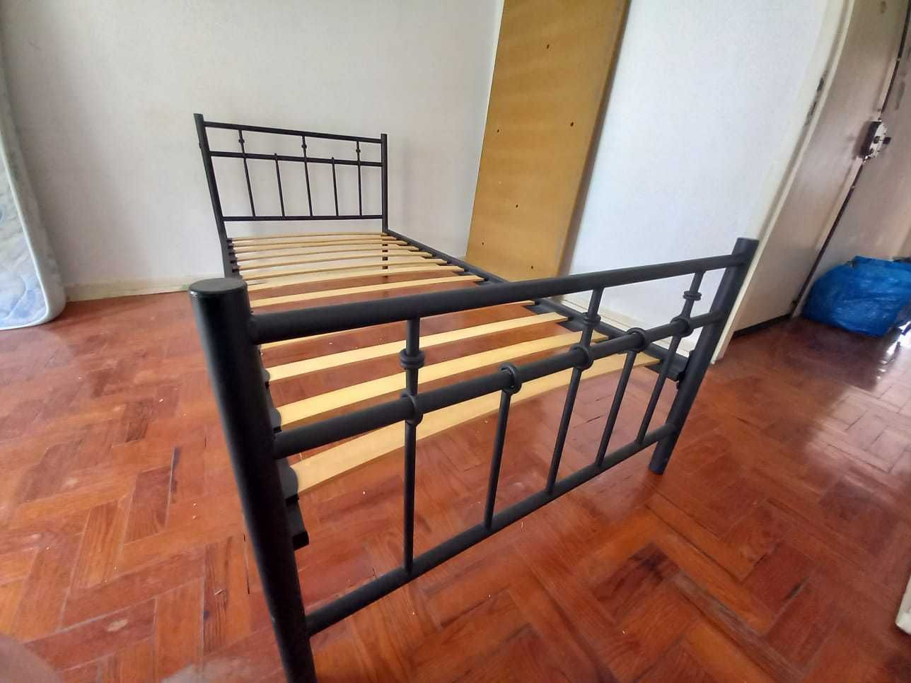 Cama individual de metal revestida a aço