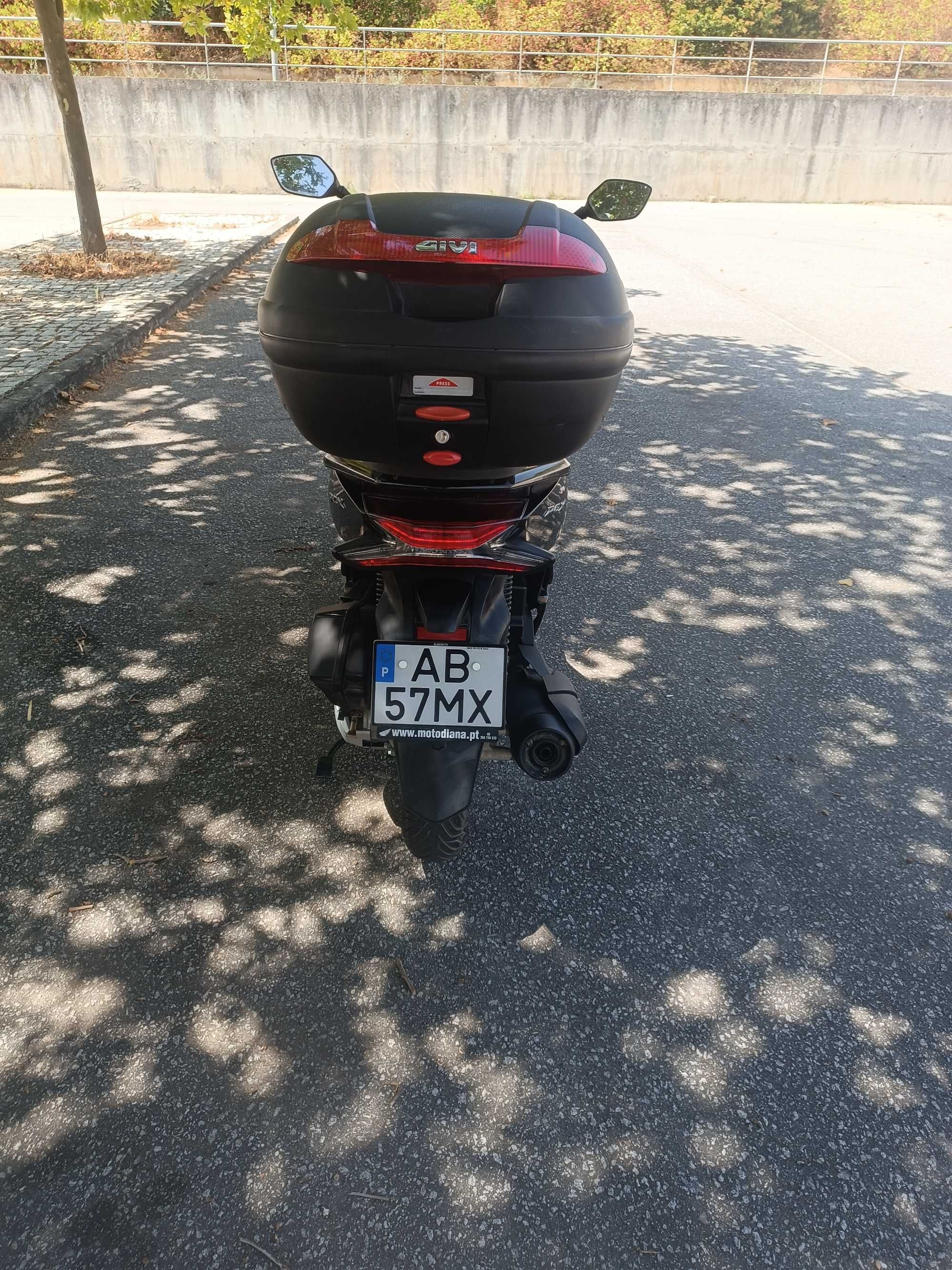 Honda PCX 125 em muito bom estado