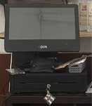 Computador com impressora e caixa pos