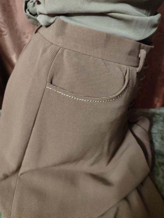 спідниця кольору хакі