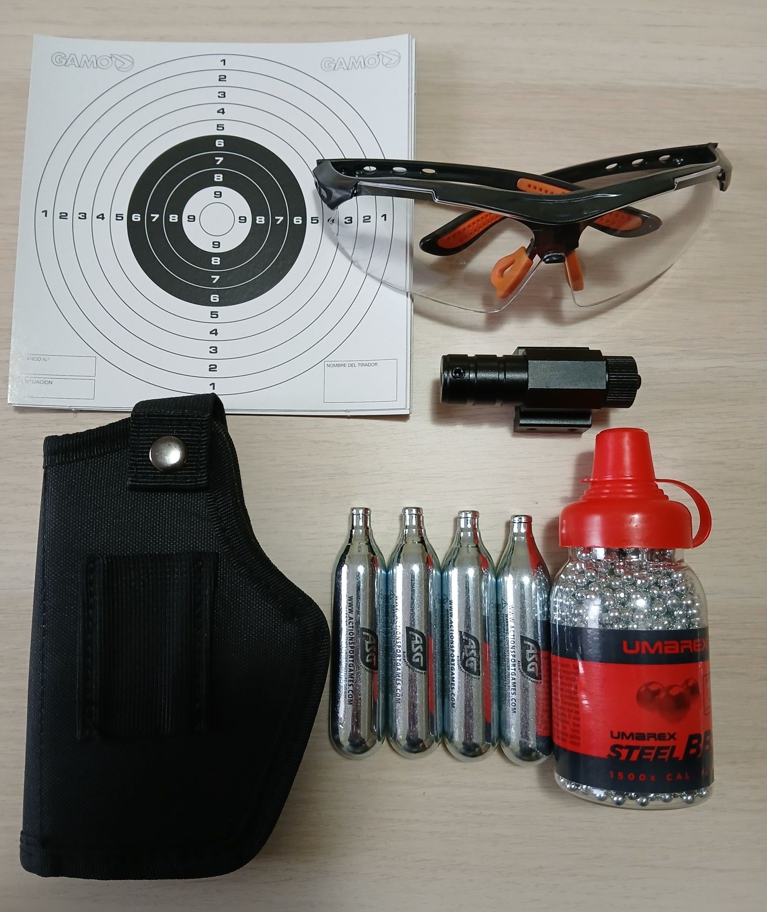 Conjunto Pistola Umarex CO2 Semi-Automática com Vários Acessórios