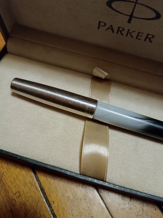 Перьевая ручка Parker frontier.