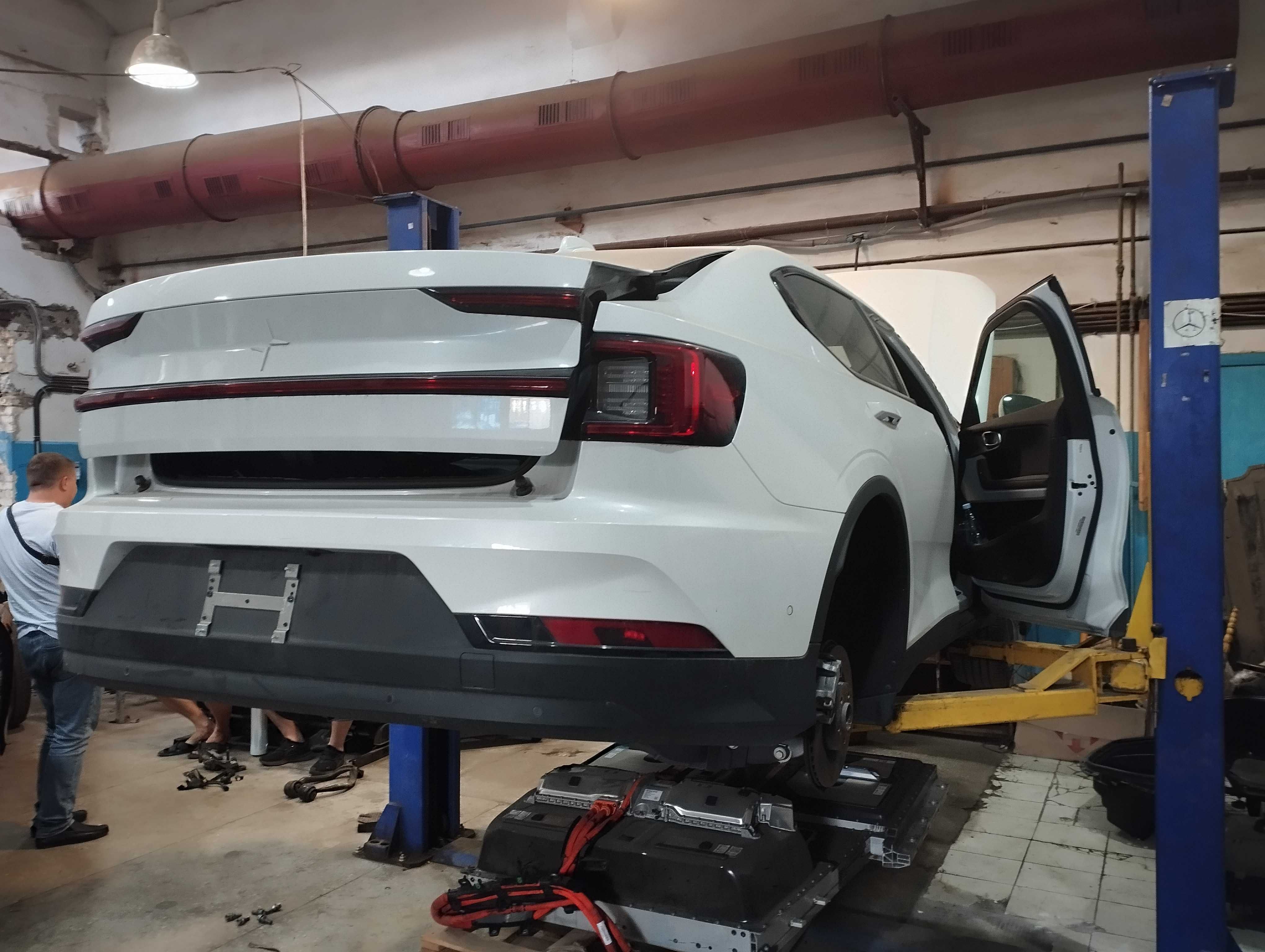 фонарь Polestar 2 кузов дверь салон крыло четверть крыша лажерон
