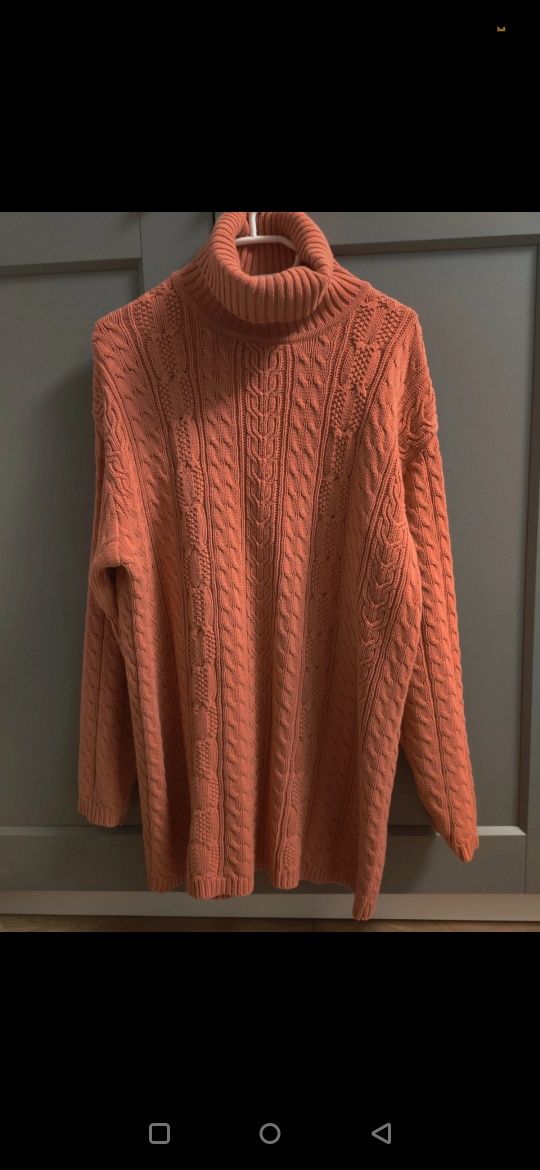 Koralowy sweter z golfem sukienka oversize m